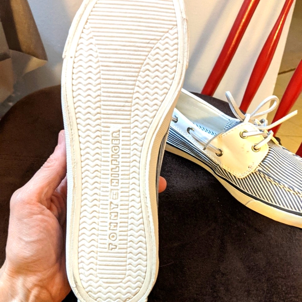 NWT Tommy Hilfiger Canvas Upper.  Size 7.  ALOT of cushion on the inside. - Picture 6 of 6